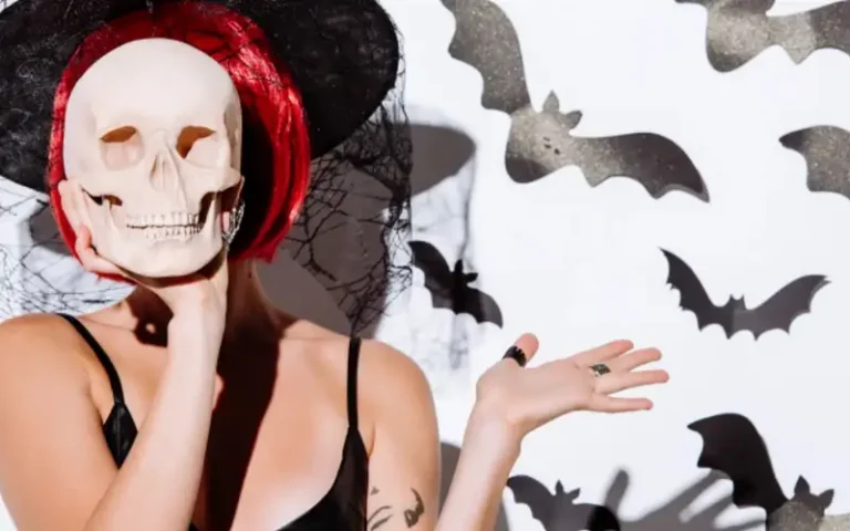 chica con careta murcielagos 3 768x480
